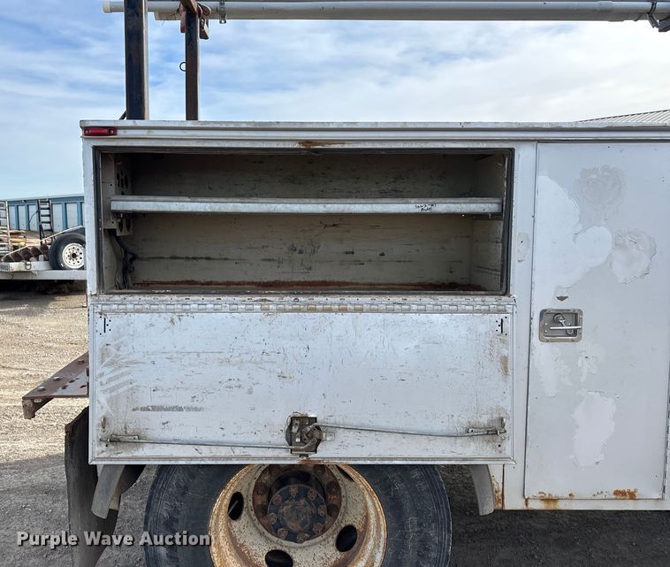 image for item FG1668 2003 International 8100 utility / service truck