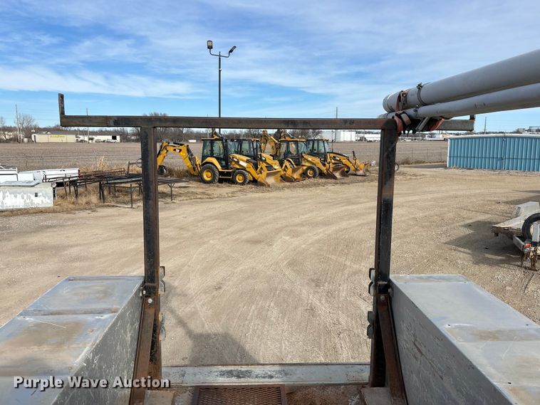 image for item FG1668 2003 International 8100 utility / service truck