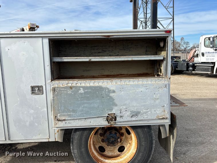 image for item FG1668 2003 International 8100 utility / service truck