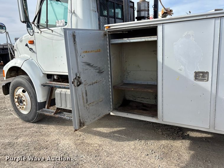 image for item FG1668 2003 International 8100 utility / service truck