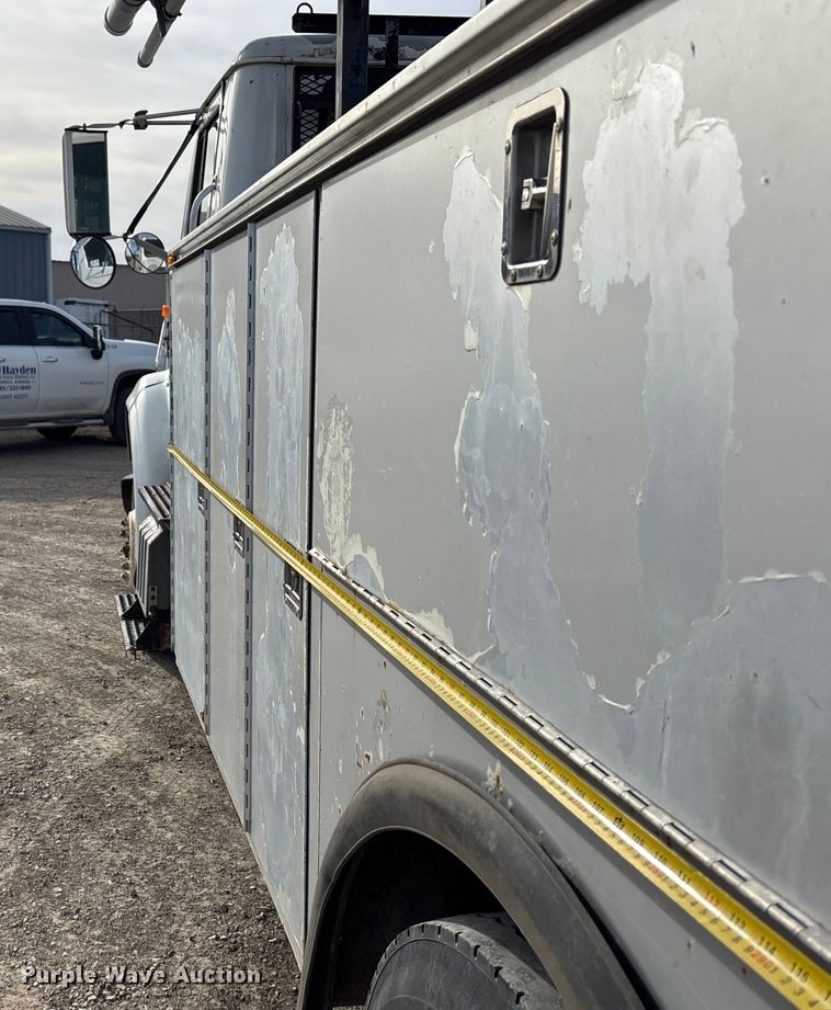 image for item FG1668 2003 International 8100 utility / service truck