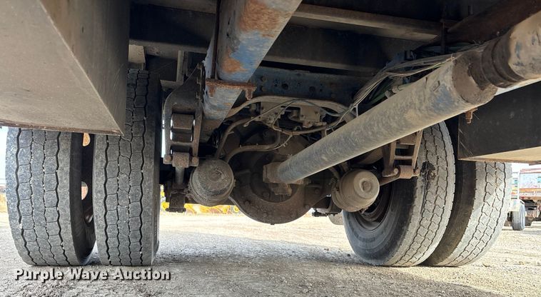 image for item FG1668 2003 International 8100 utility / service truck