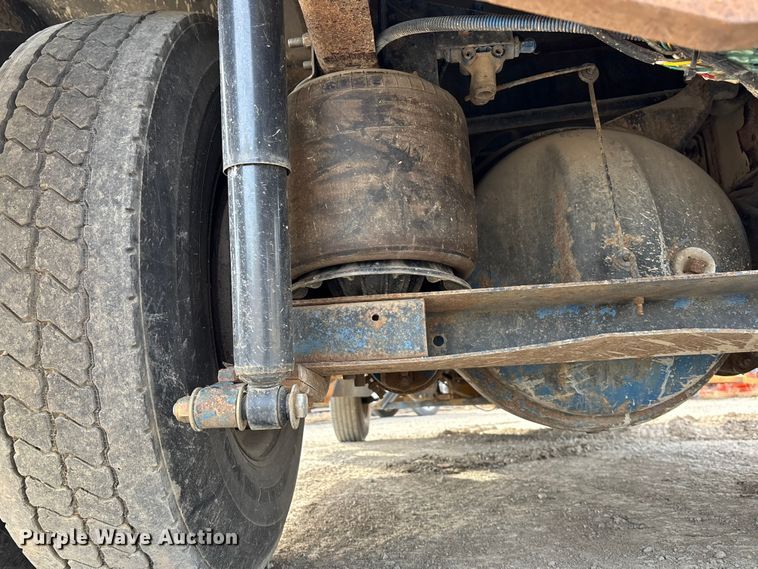 image for item FG1668 2003 International 8100 utility / service truck