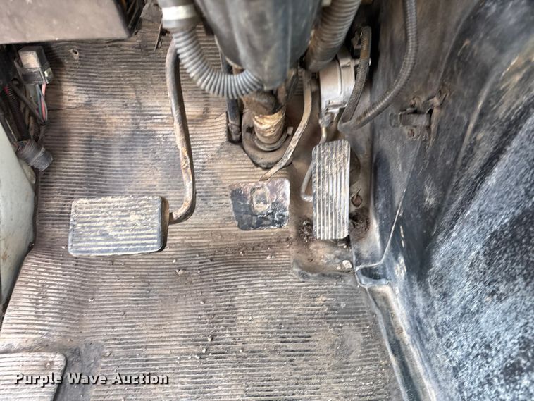 image for item FG1668 2003 International 8100 utility / service truck