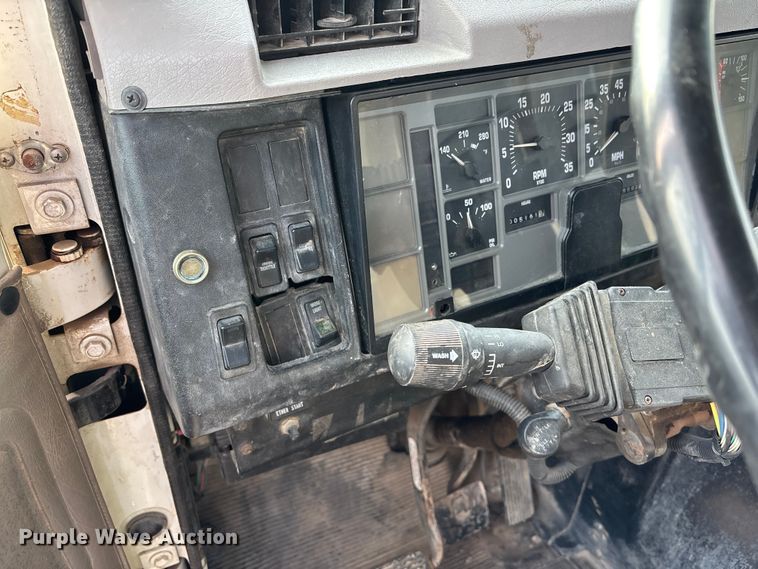 image for item FG1668 2003 International 8100 utility / service truck