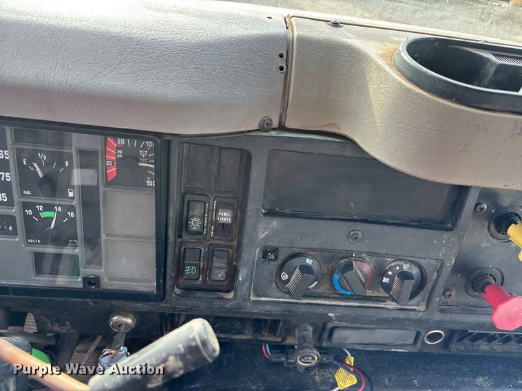 image for item FG1668 2003 International 8100 utility / service truck