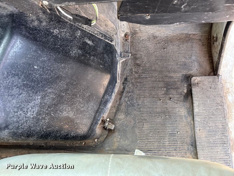 image for item FG1668 2003 International 8100 utility / service truck