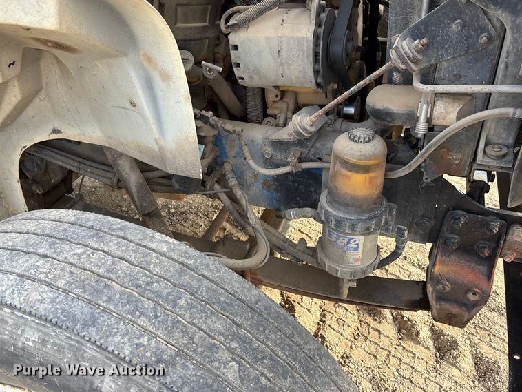 image for item FG1668 2003 International 8100 utility / service truck