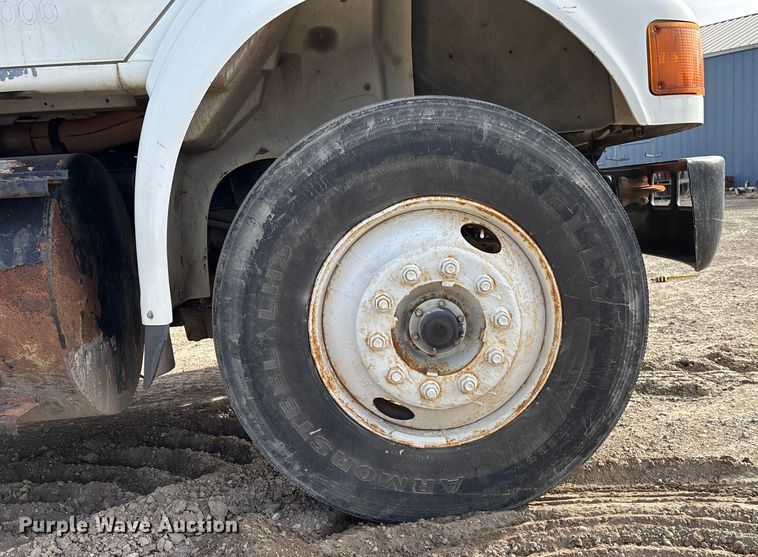 image for item FG1668 2003 International 8100 utility / service truck