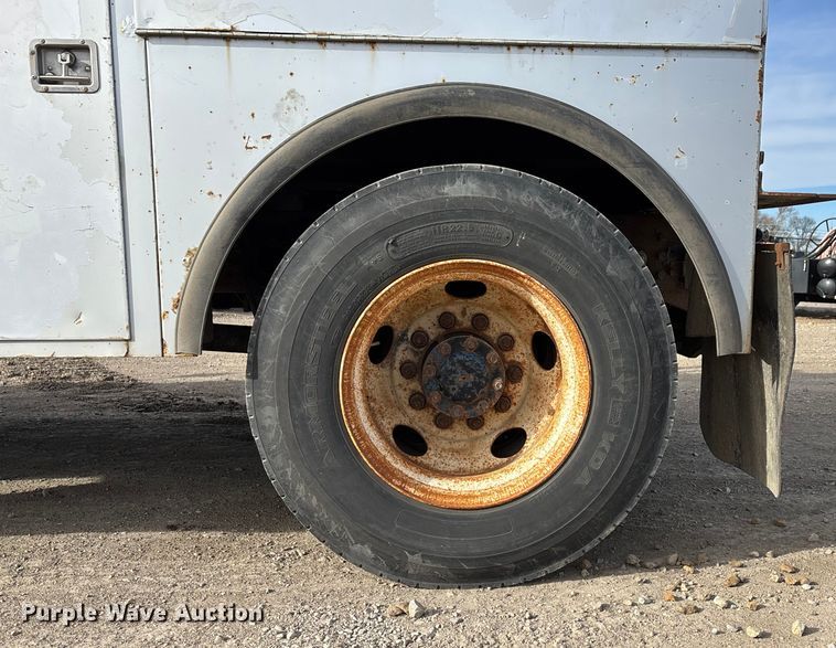 image for item FG1668 2003 International 8100 utility / service truck