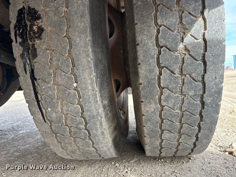 image for item FG1668 2003 International 8100 utility / service truck