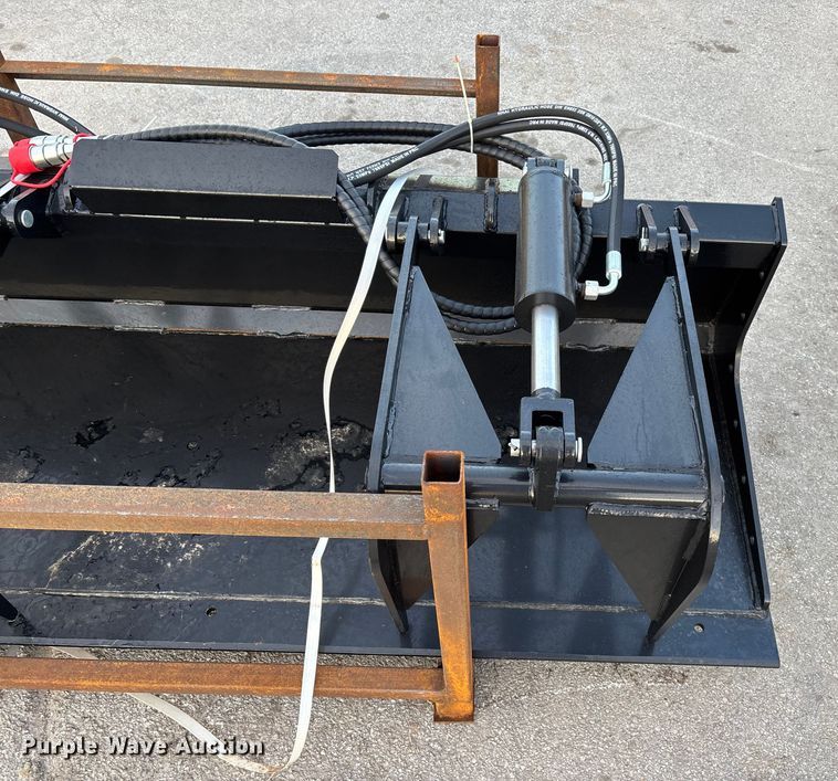 image for item FG1674 2025 GIYI PG72 skid steer grapple bucket