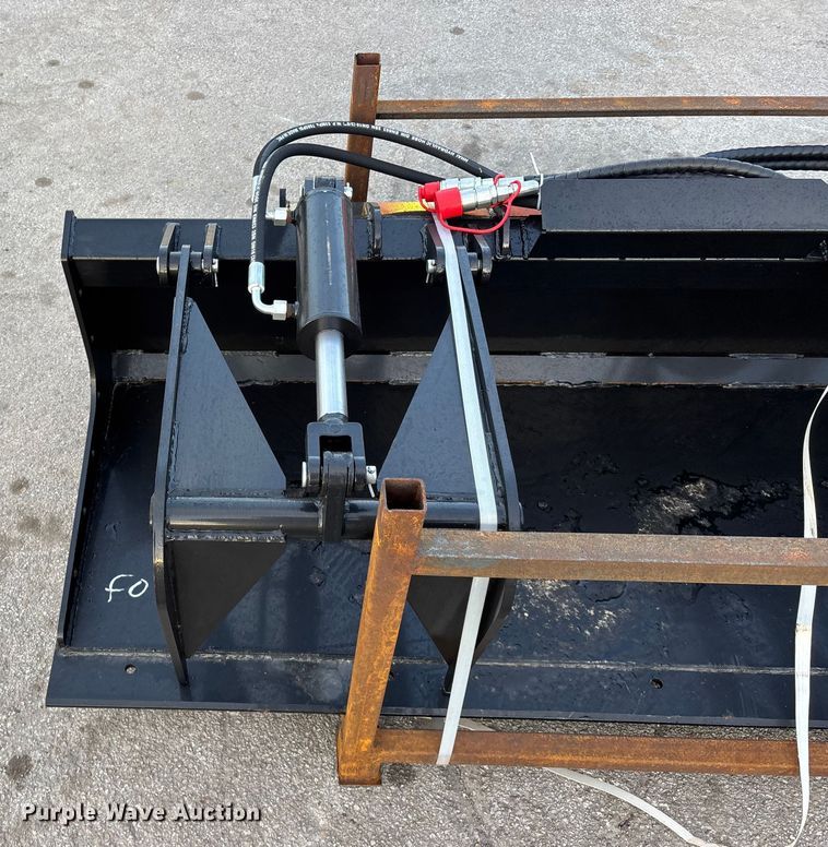 image for item FG1674 2025 GIYI PG72 skid steer grapple bucket