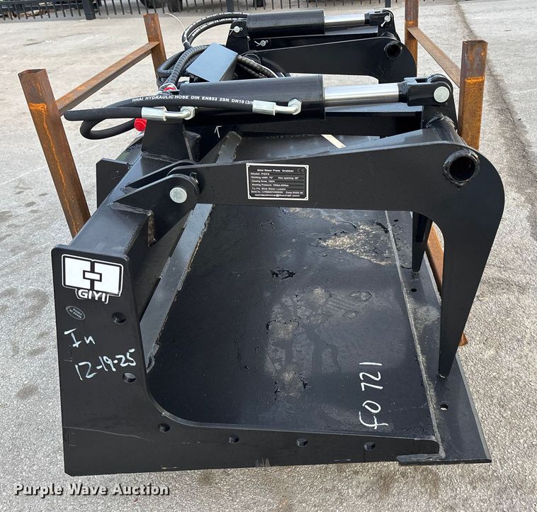 image for item FG1674 2025 GIYI PG72 skid steer grapple bucket