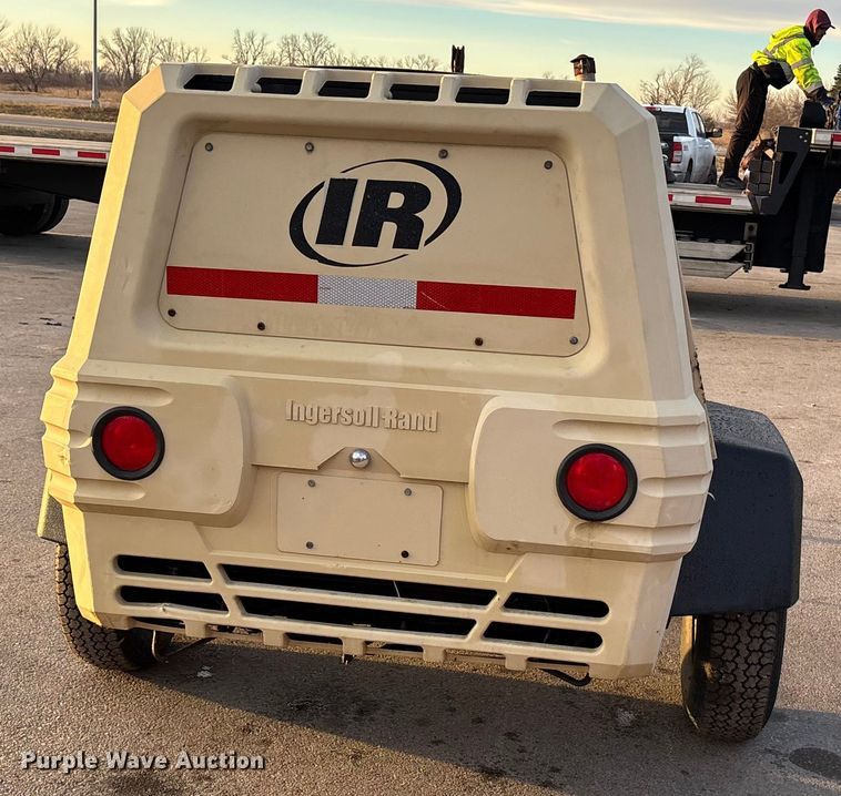 image for item FG1677 2018 Ingersoll Rand P185 air compressor