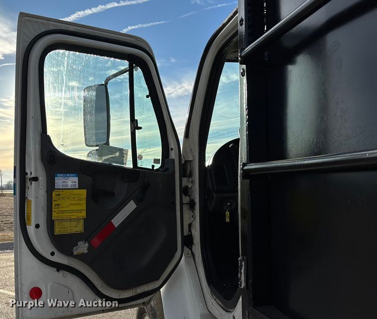 image for item FG1678 2010 Freightliner Business Class M2 dump truck