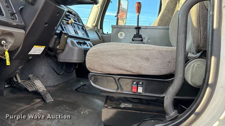 image for item FG1678 2010 Freightliner Business Class M2 dump truck