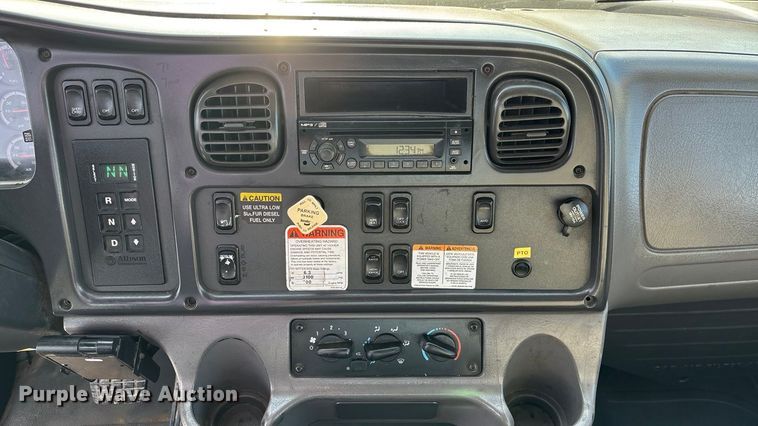 image for item FG1678 2010 Freightliner Business Class M2 dump truck