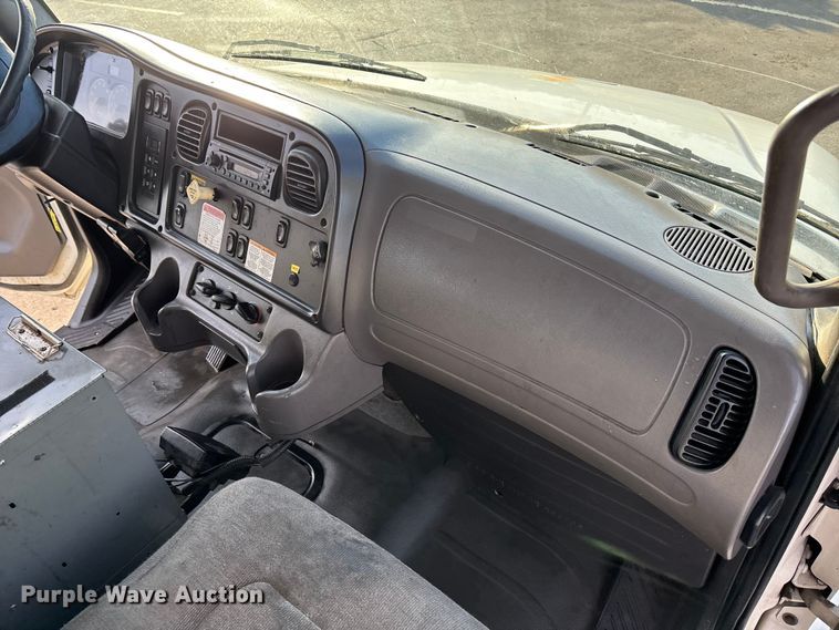 image for item FG1678 2010 Freightliner Business Class M2 dump truck