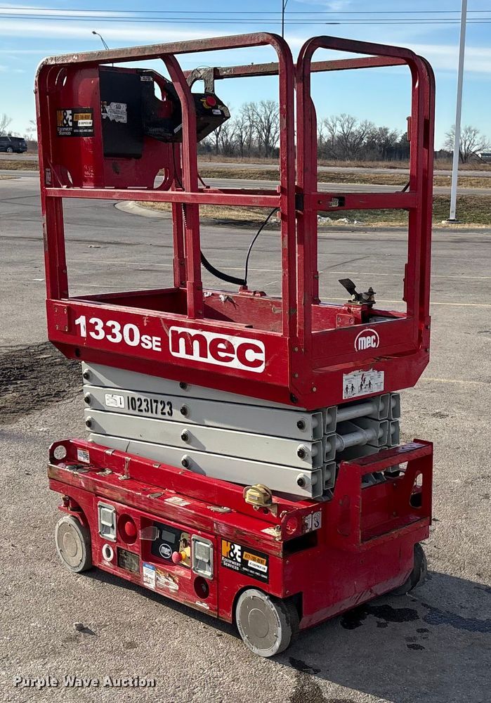 image for item FG1681 2018 MEC 1330SE scissor lift