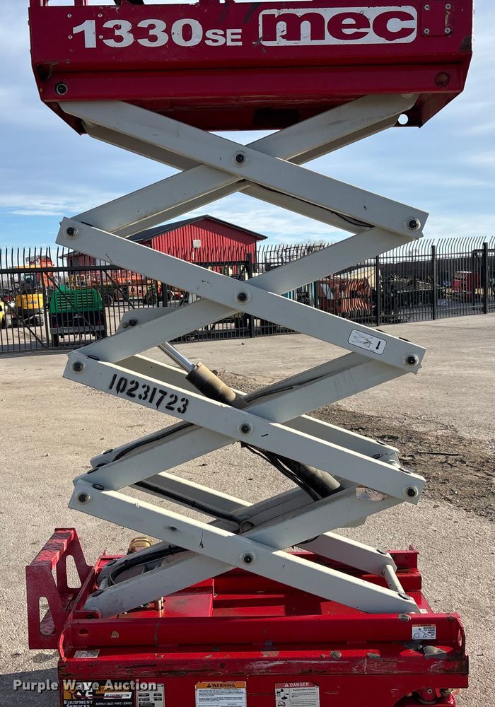image for item FG1681 2018 MEC 1330SE scissor lift