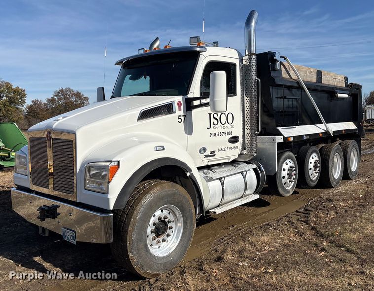 image for item FI0088 2019 Kenworth T880 dump truck