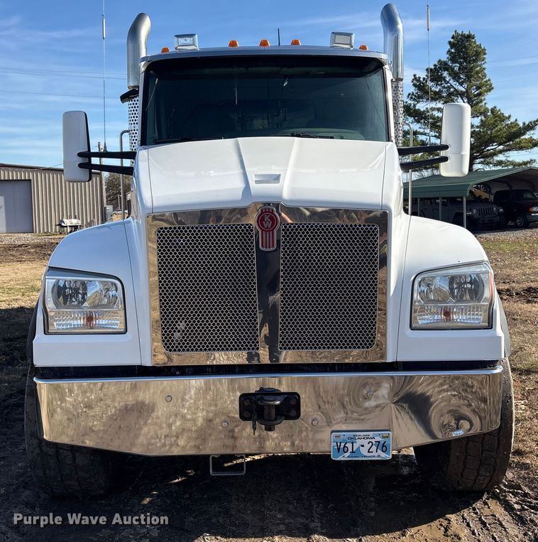 image for item FI0088 2019 Kenworth T880 dump truck