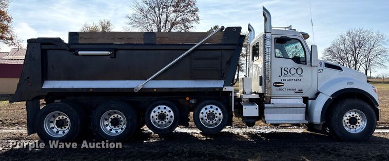 image for item FI0088 2019 Kenworth T880 dump truck