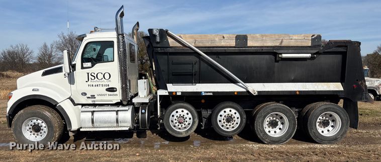image for item FI0088 2019 Kenworth T880 dump truck