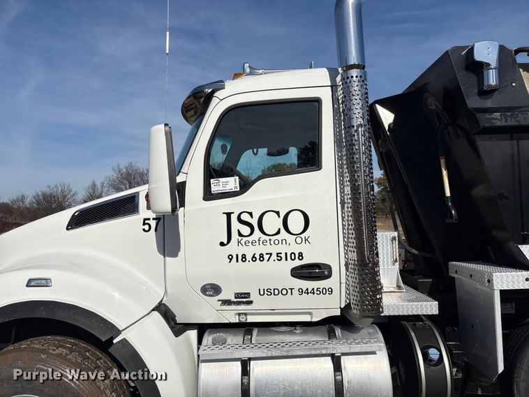 image for item FI0088 2019 Kenworth T880 dump truck