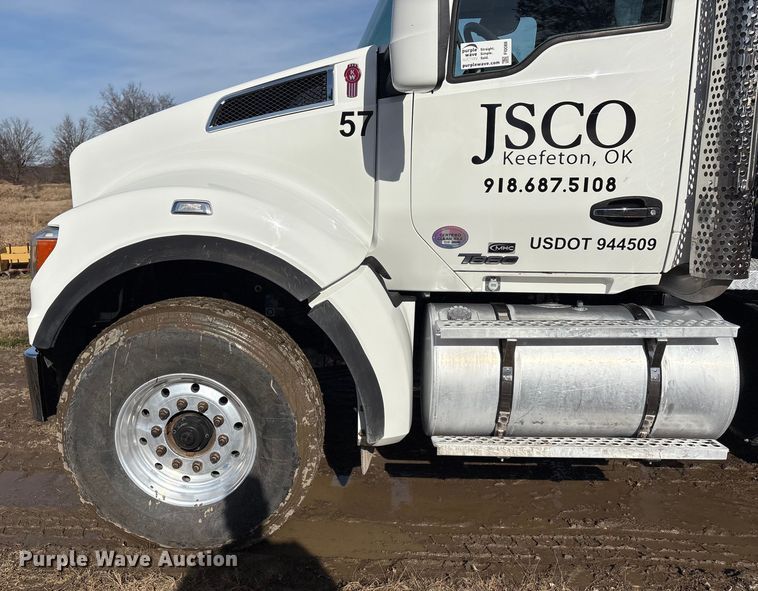 image for item FI0088 2019 Kenworth T880 dump truck