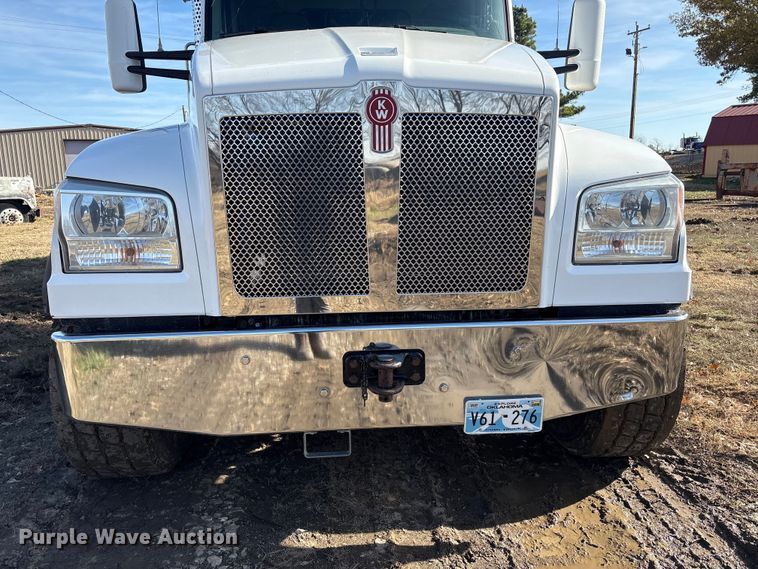 image for item FI0088 2019 Kenworth T880 dump truck