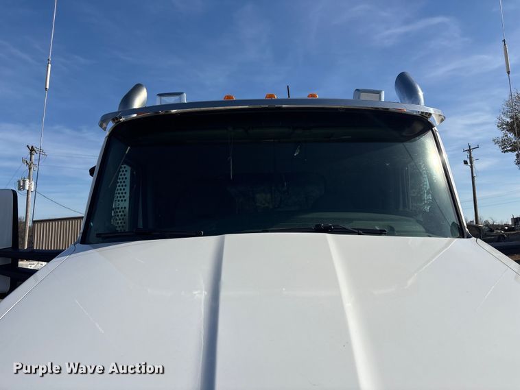 image for item FI0088 2019 Kenworth T880 dump truck