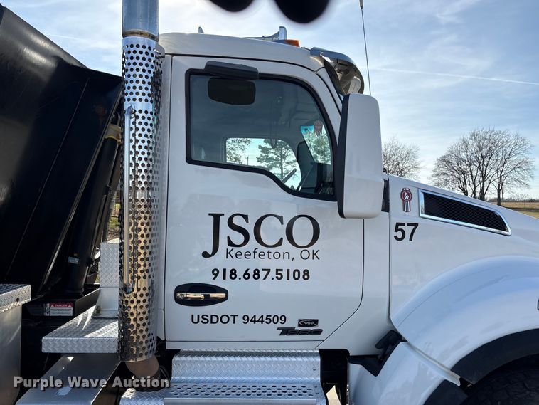 image for item FI0088 2019 Kenworth T880 dump truck