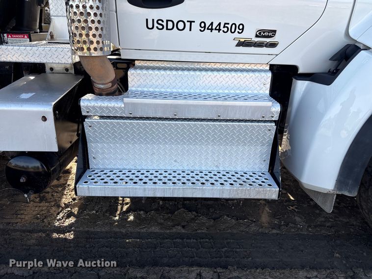 image for item FI0088 2019 Kenworth T880 dump truck