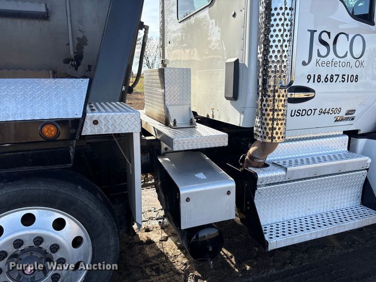 image for item FI0088 2019 Kenworth T880 dump truck