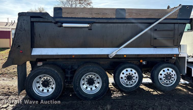 image for item FI0088 2019 Kenworth T880 dump truck