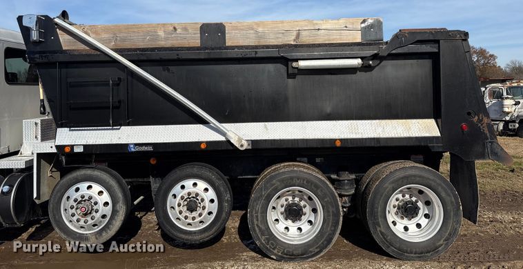 image for item FI0088 2019 Kenworth T880 dump truck