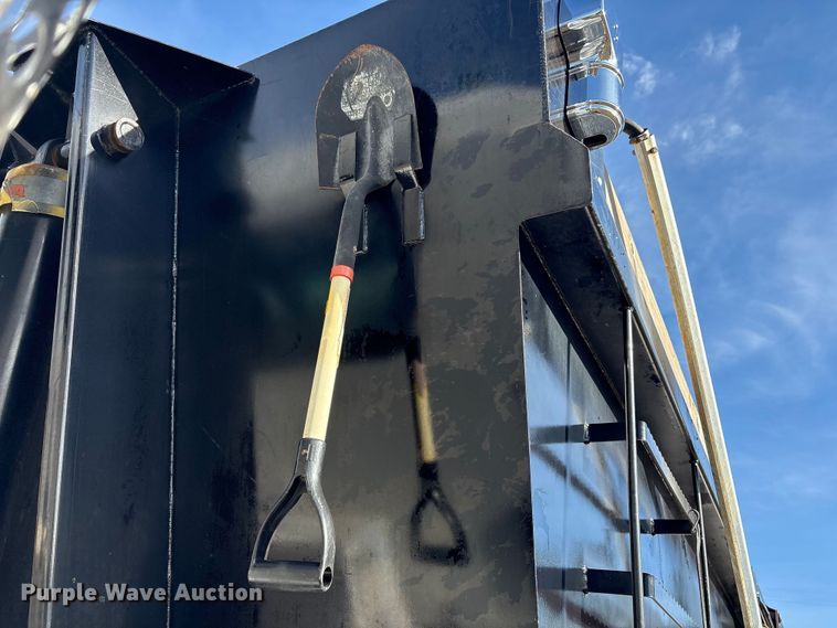 image for item FI0088 2019 Kenworth T880 dump truck