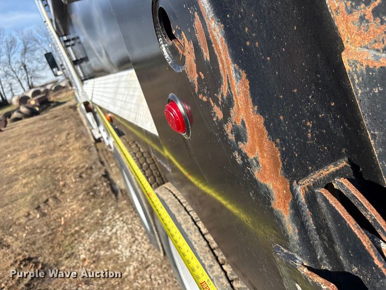 image for item FI0088 2019 Kenworth T880 dump truck