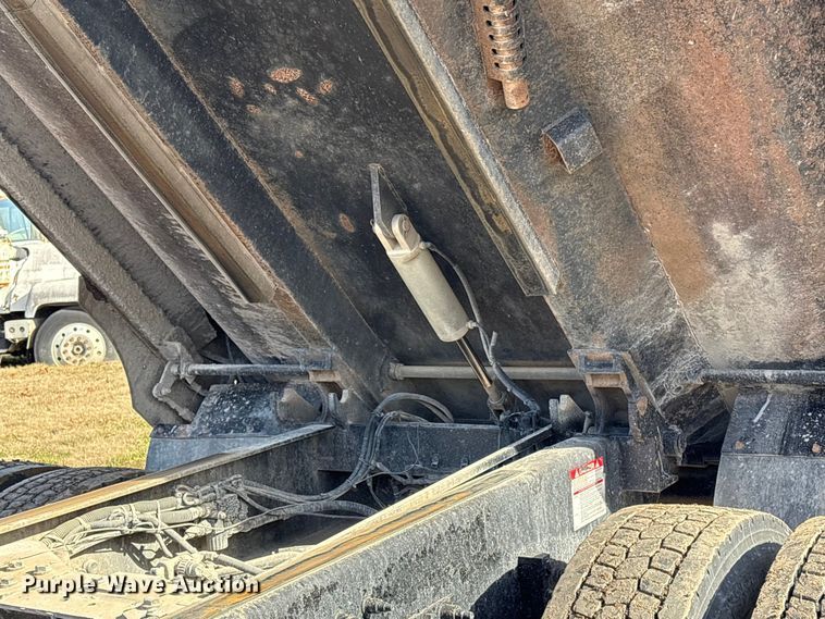 image for item FI0088 2019 Kenworth T880 dump truck