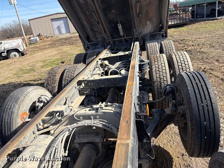 image for item FI0088 2019 Kenworth T880 dump truck