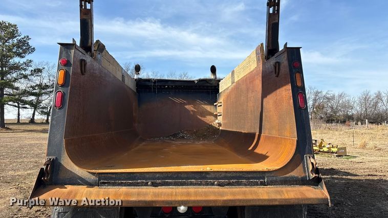 image for item FI0088 2019 Kenworth T880 dump truck