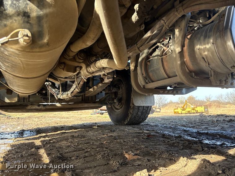 image for item FI0088 2019 Kenworth T880 dump truck