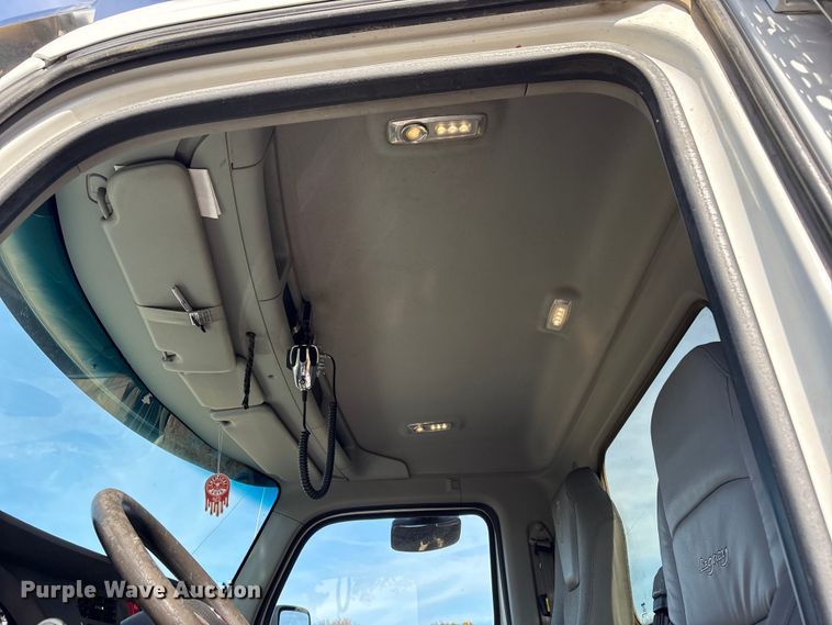 image for item FI0088 2019 Kenworth T880 dump truck