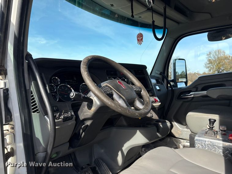 image for item FI0088 2019 Kenworth T880 dump truck