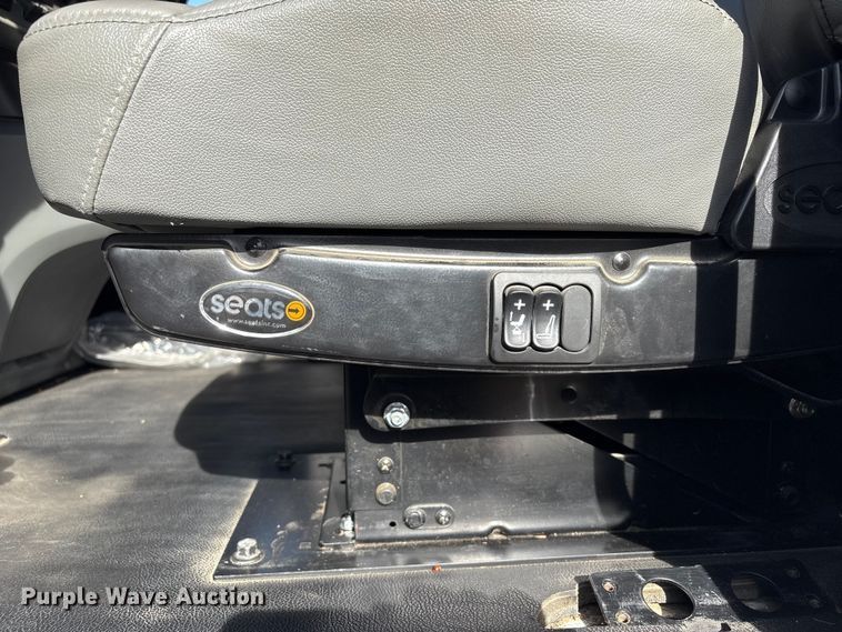 image for item FI0088 2019 Kenworth T880 dump truck