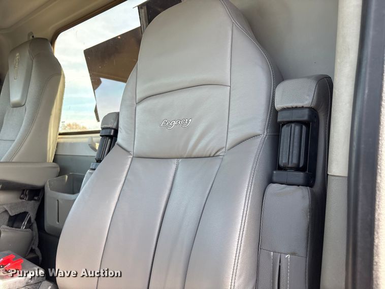 image for item FI0088 2019 Kenworth T880 dump truck