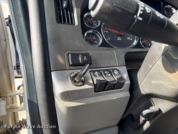 image for item FI0088 2019 Kenworth T880 dump truck