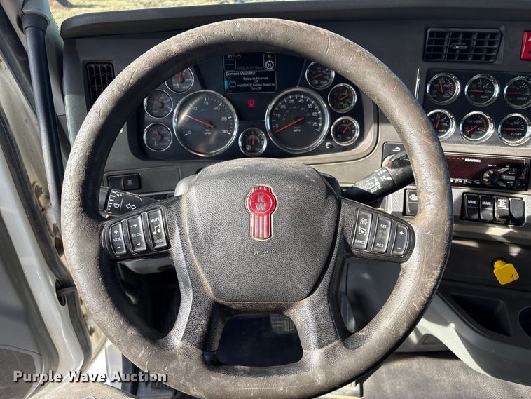 image for item FI0088 2019 Kenworth T880 dump truck